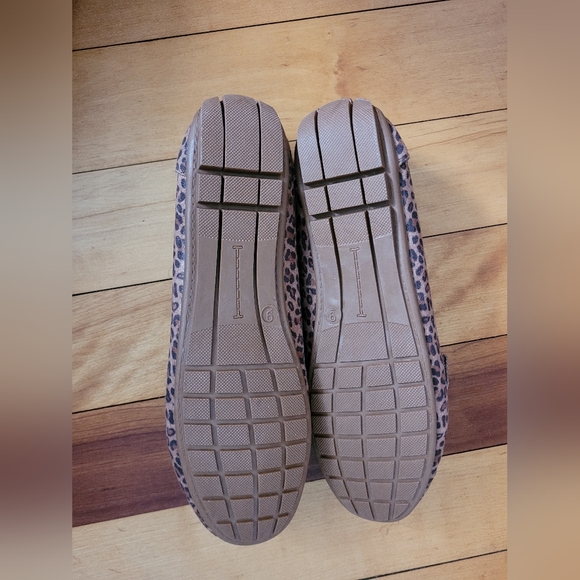 🆕️Cool Coser Leopard Slip On Flats - Picture 2 of 6